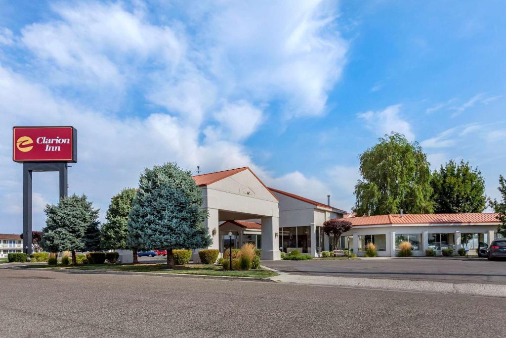 Clarion Inn Ontario - image 4