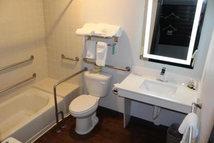 Red Lion Inn & Suites Ontario - image 2