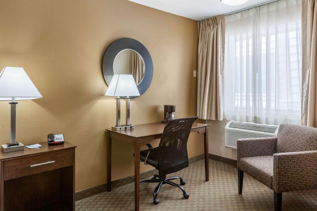 Quality Inn - image 7