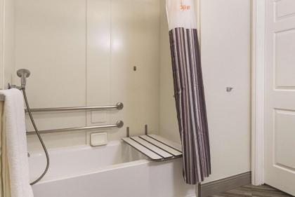 La Quinta by Wyndham Ontario Airport - image 9