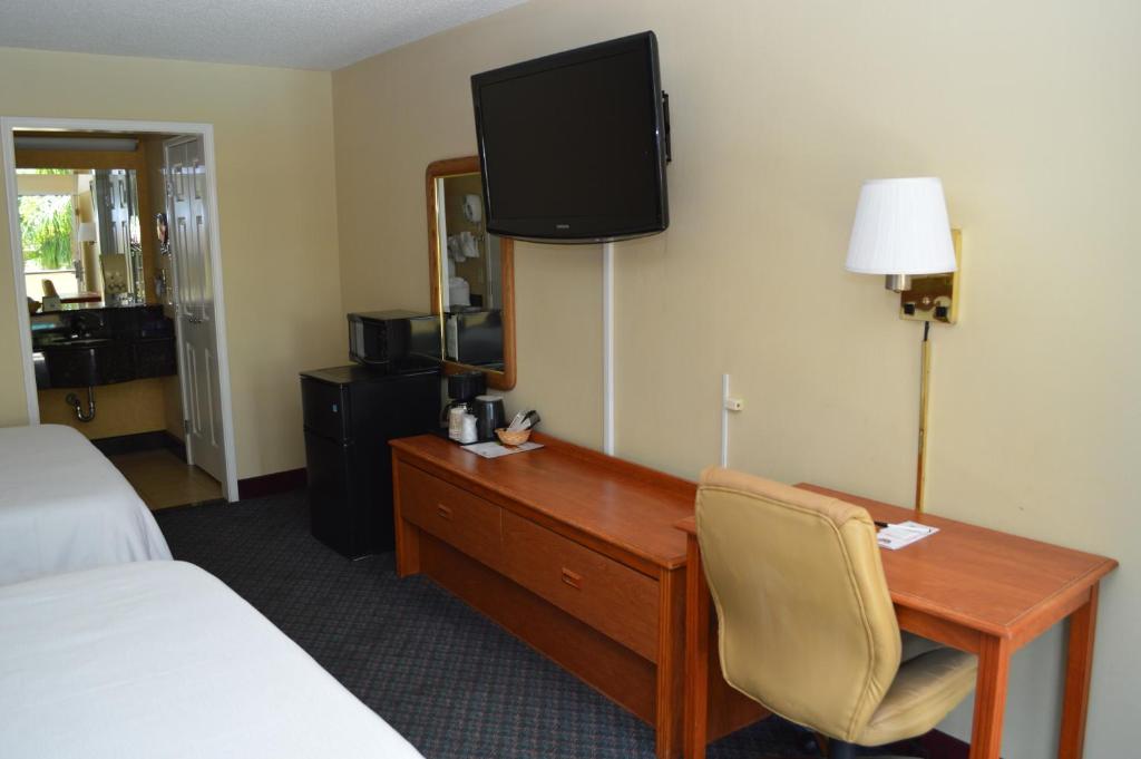 Ontario Airport Inn - image 6