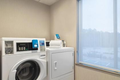 Holiday Inn Express Hotel & Suites Opelika Auburn an IHG Hotel - image 9