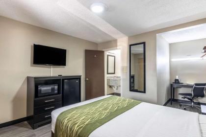 Econo Lodge Opelika - image 13