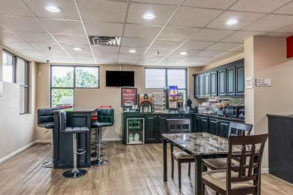 Econo Lodge Opelika - image 15
