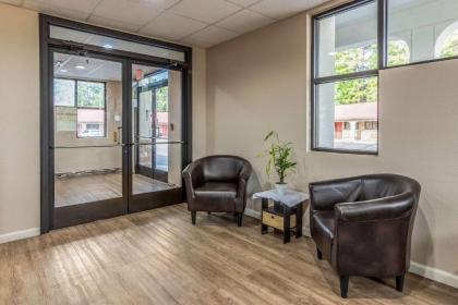 Econo Lodge Opelika - image 5