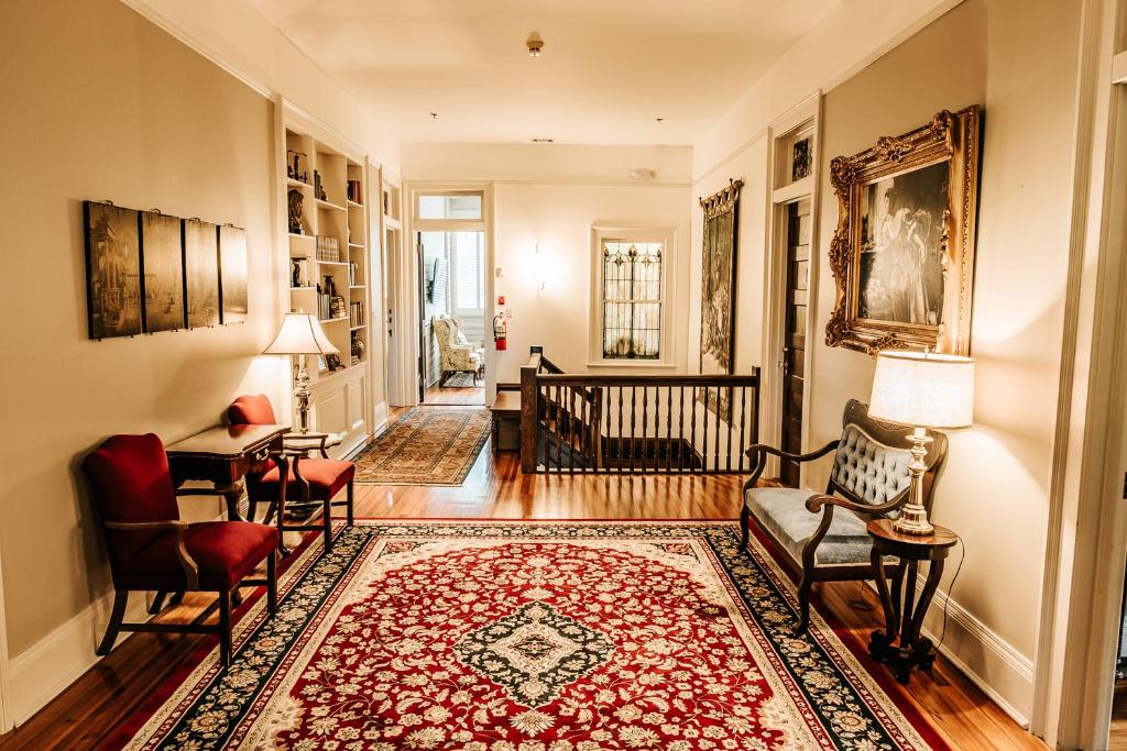 Heritage House Bed & Breakfast - image 5