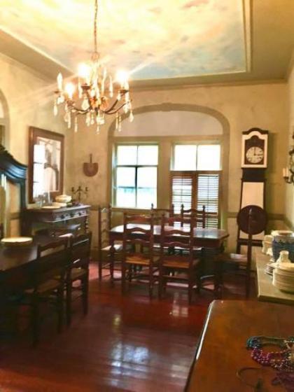 John LaFleurs Louisiana Creole Guesthouse - image 3