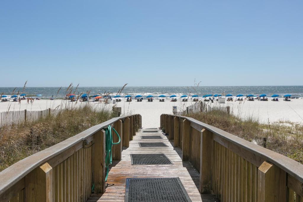 Admirals Quarters - image 4