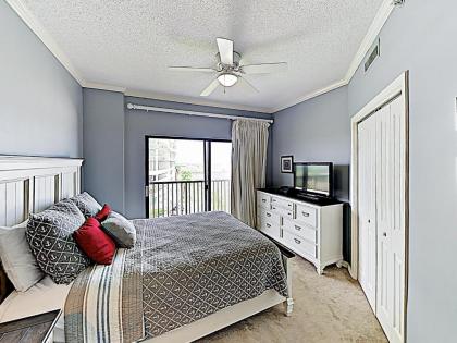 New Listing! Beachfront Corner-Unit With Pools Condo - image 2