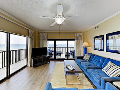 New Listing! Beachfront Corner-Unit With Pools Condo - image 3