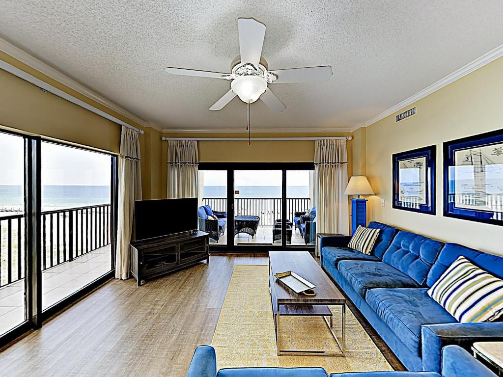 New Listing! Beachfront Corner-Unit With Pools Condo - image 3