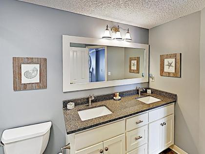 New Listing! Beachfront Corner-Unit With Pools Condo - image 4
