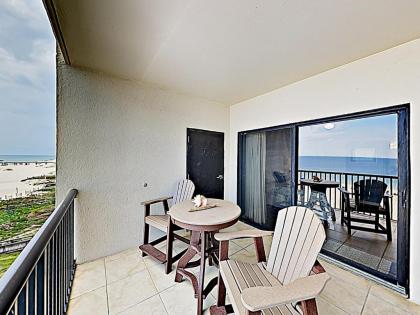 New Listing! Beachfront Corner-Unit With Pools Condo - image 5