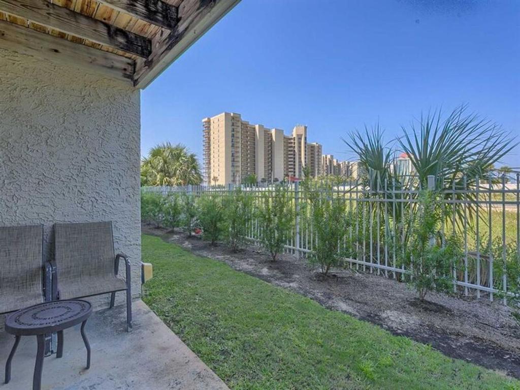 Seaside Beach & Racquet by Meyer Vacation Rentals - main image