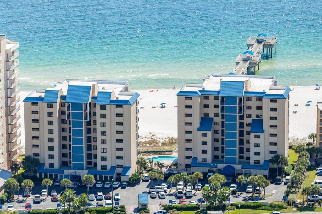 Four Seasons by Meyer Vacation Rentals - main image