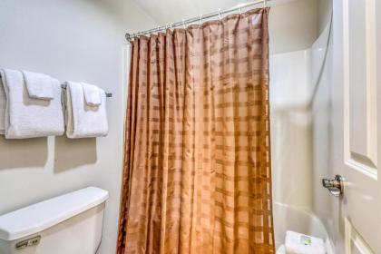 Admirals Quarters #1406 - image 14