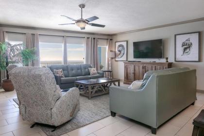 Admirals Quarters 1505 - image 2
