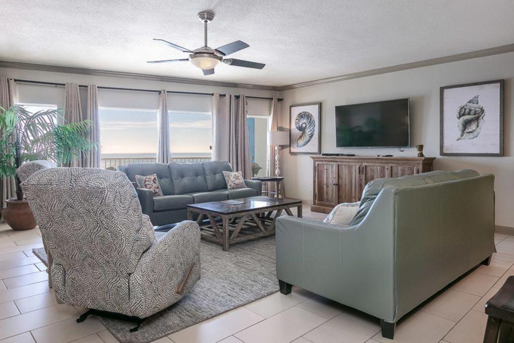 Admirals Quarters 1505 - image 2