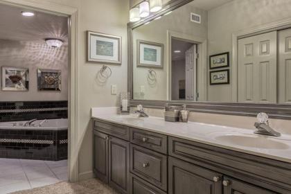 Admirals Quarters 1505 - image 6