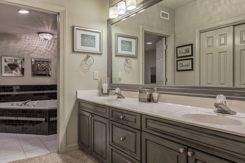 Admirals Quarters 1505 - image 6