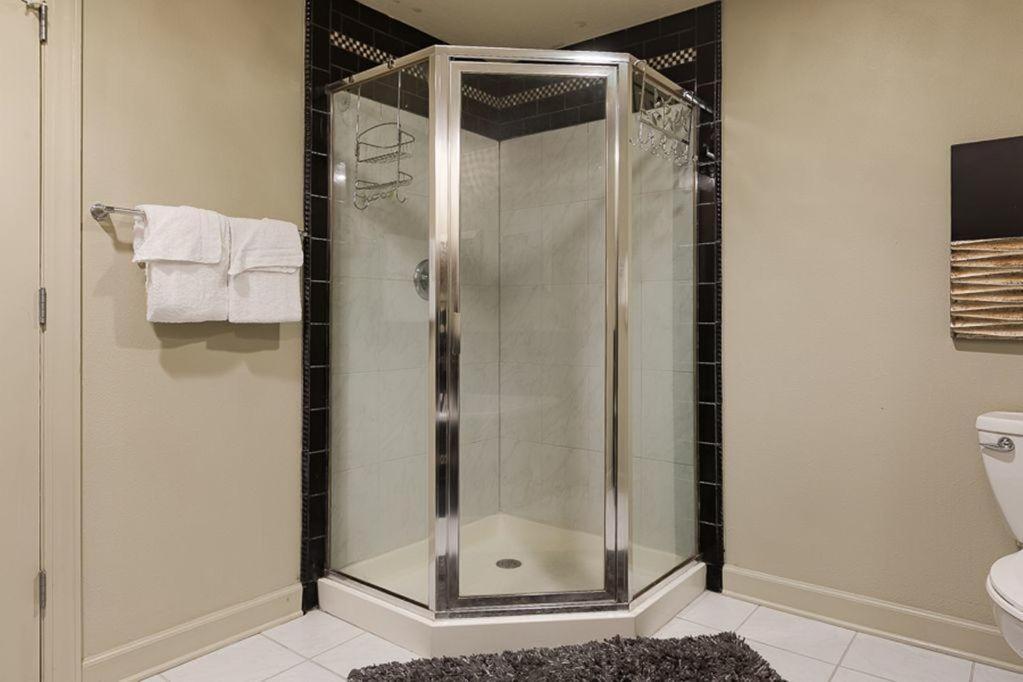 Admirals Quarters 1505 - image 7
