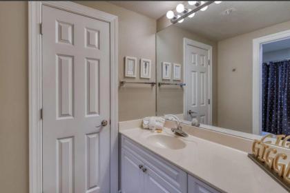 Admirals Quarters 1205 - image 14