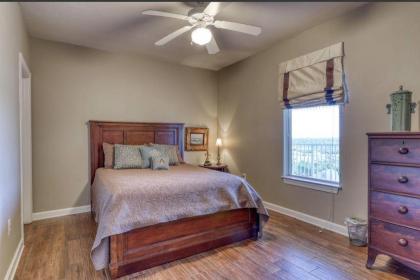 Admirals Quarters 1205 - image 4