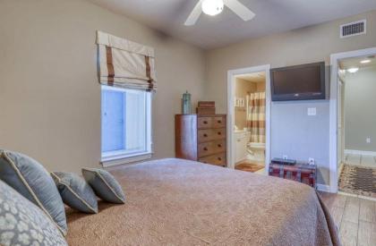 Admirals Quarters 1205 - image 5