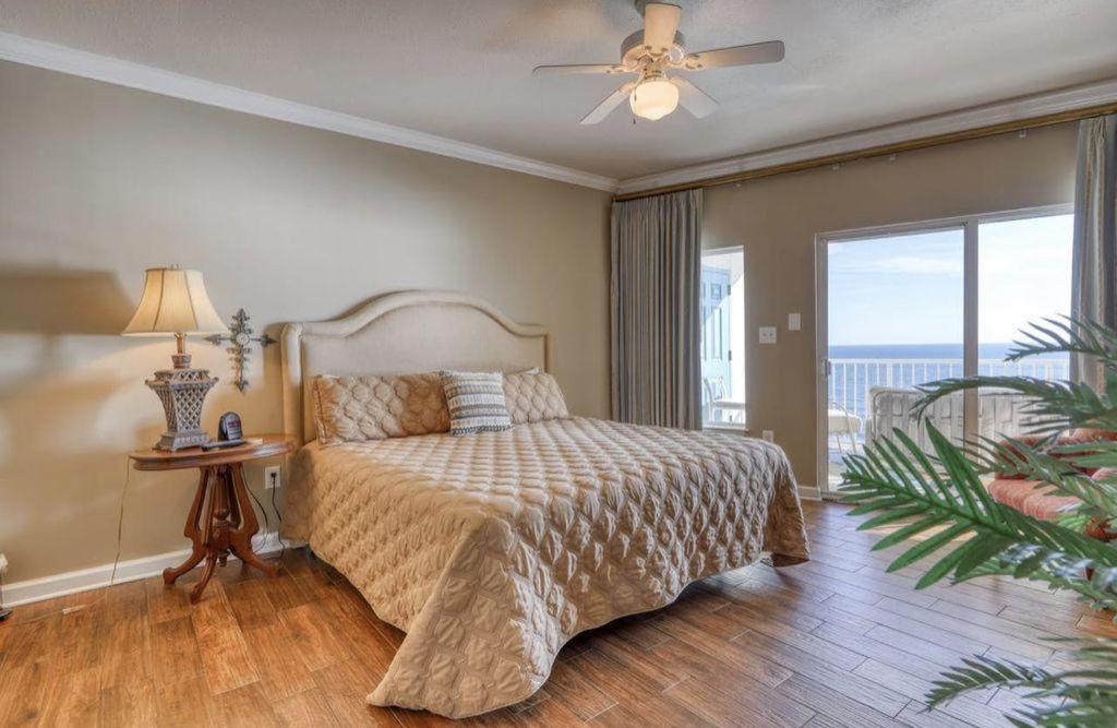 Admirals Quarters 1205 - image 6