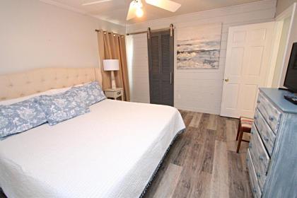 Cute Beach Cottage home - image 8