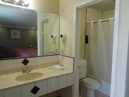 Castaway Motel - image 10