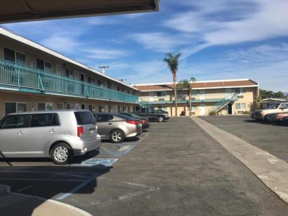 Castaway Motel - image 2