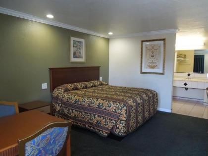 Castaway Motel - image 3
