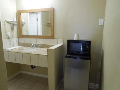 Castaway Motel - image 5