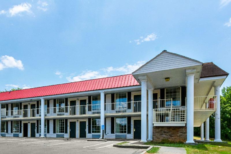 Rodeway Inn & Suites Orangeburg - main image