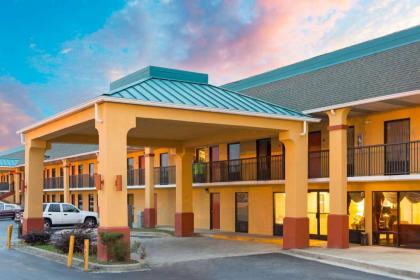 Super 8 by Wyndham Orangeburg Near I 26 South Carolina