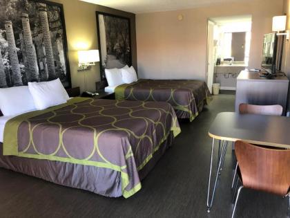 Super 8 by Wyndham Orangeburg Near I-26 - image 6