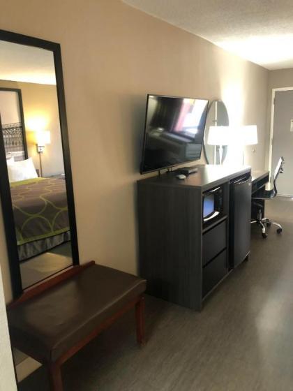 Super 8 by Wyndham Orangeburg Near I-26 - image 8