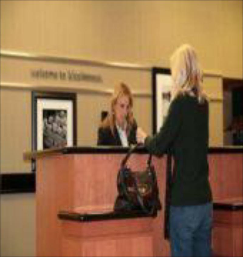 Hampton Inn And Suites - image 4