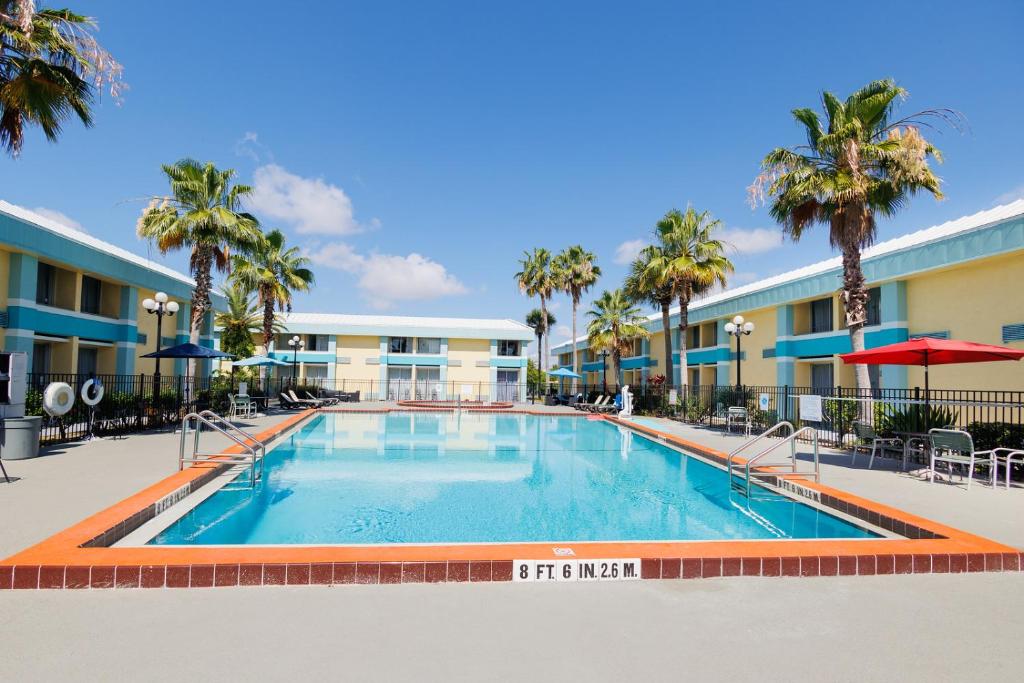 Garnet Inn & Suites - main image