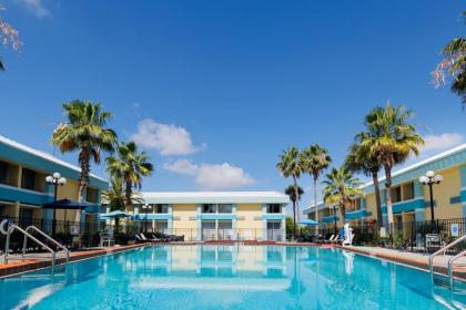 Garnet Inn & Suites - image 2