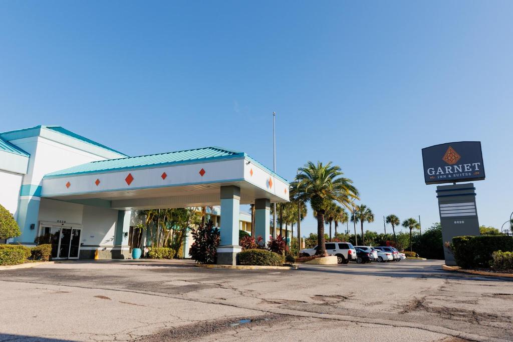 Garnet Inn & Suites - image 5