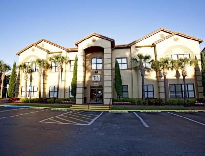 Fully furnished Villa and modern Comforts in Orlando   One Bedroom #1 Orlando