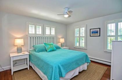 Charming Cottage with Deck - Walk to Skaket Beach! - image 5