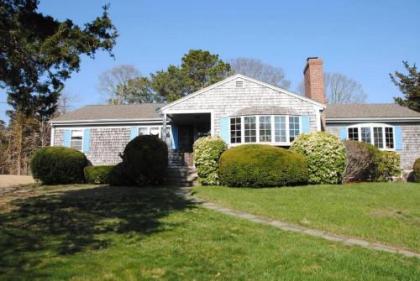 534 Bring Your Family and Pup for the Perfect Beach Getaway to this Clean and Cheerful Home - image 2
