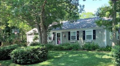 537 Walk to Nauset Beach Sun Room Porch Fire Pit Dartboard and Dog Friendly