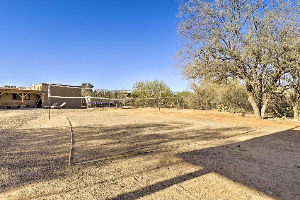 Oro Valley Couples Retreat with Rooftop Views! - image 3