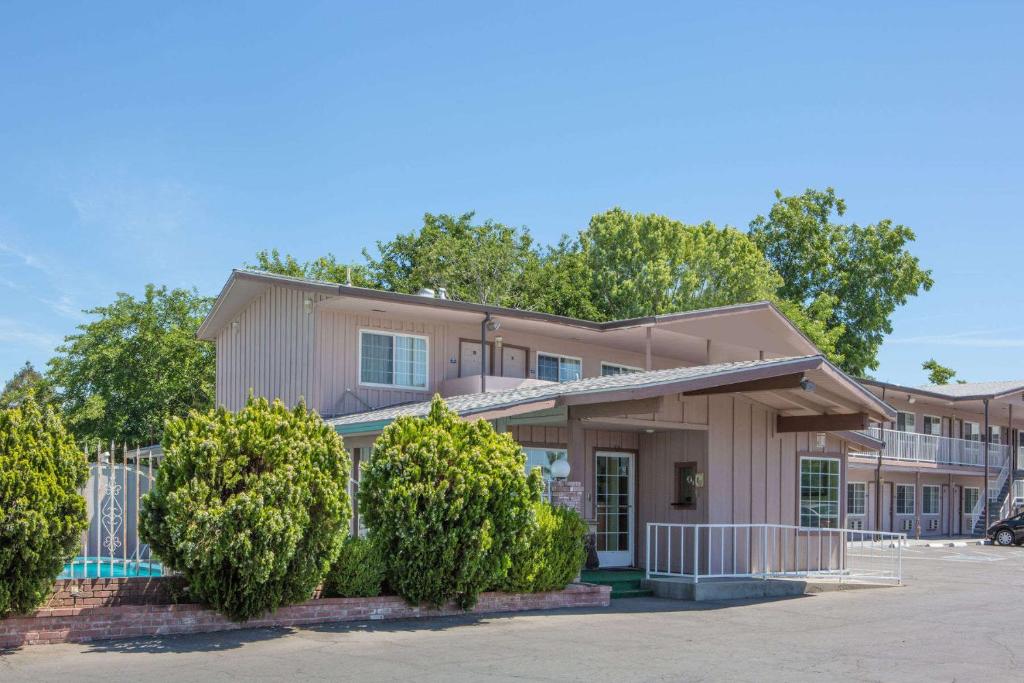 Days Inn by Wyndham Oroville - image 3
