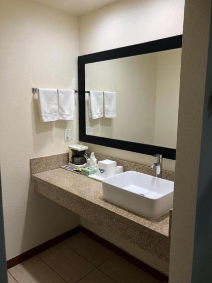 Days Inn by Wyndham Oroville - image 8