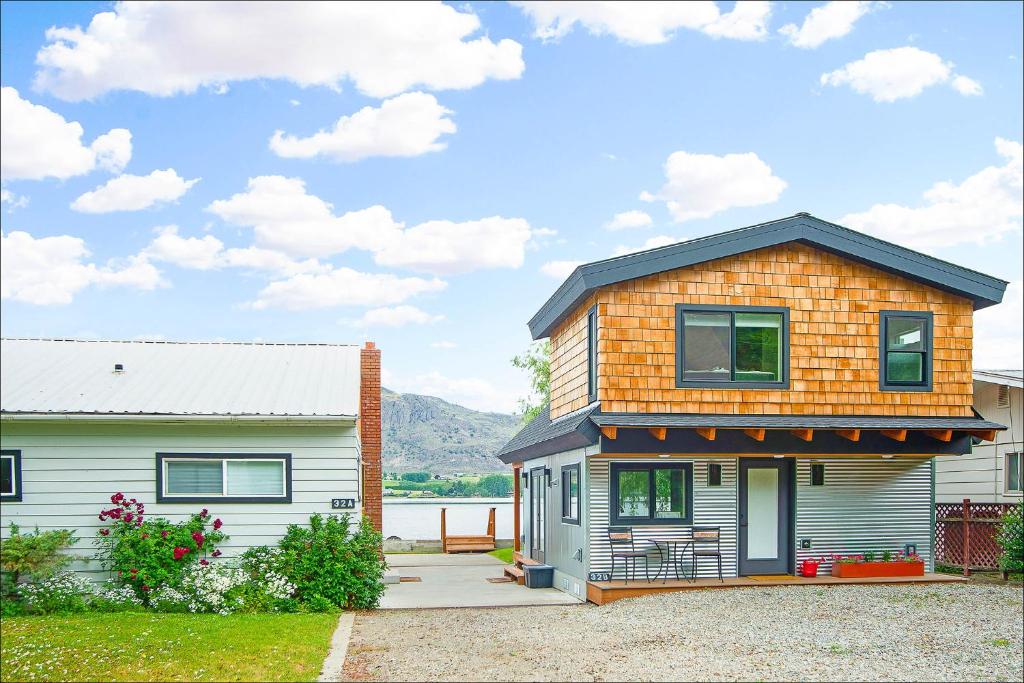 Lake Level Cabin - main image